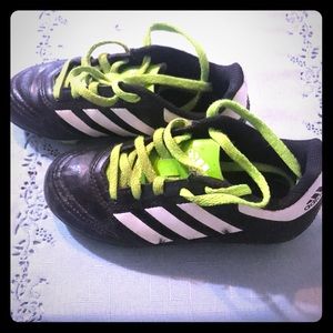 Boys soccer cleats! (Toddler)